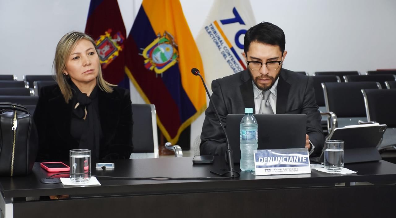 Proceso de la Viceprefecta de Chimborazo contra la ex Ministra de Trabajo, por incumplimiento de sentencia. Decisión judicial a favor nuestra
